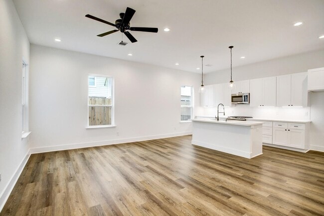 Photo - 1220 Mcneil St