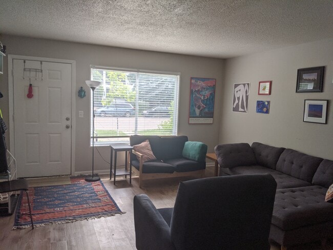 family room - 2210 26th Ave S