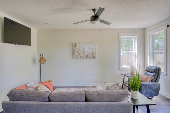 Photo - 2130 Gent Ave