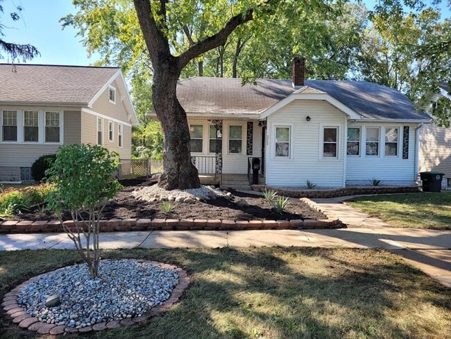 Front of Home - 3860 Colbourne St Casa