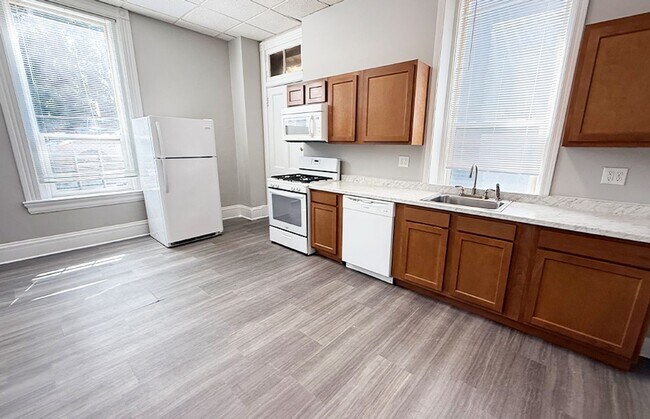 Building Photo - 3220 Bishop St Unit 3220-02