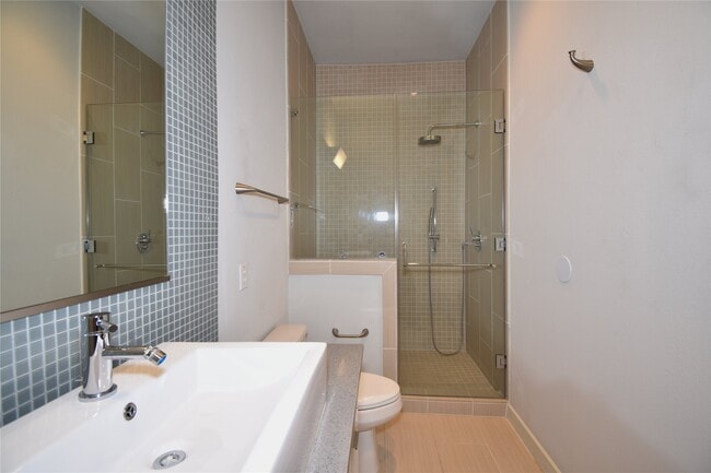 Building Photo - 207 Pierce St