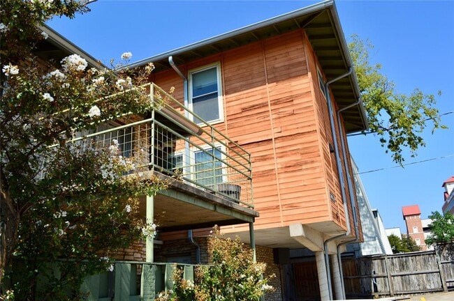 Building Photo - 2800 Cole St Unit 202C Rental