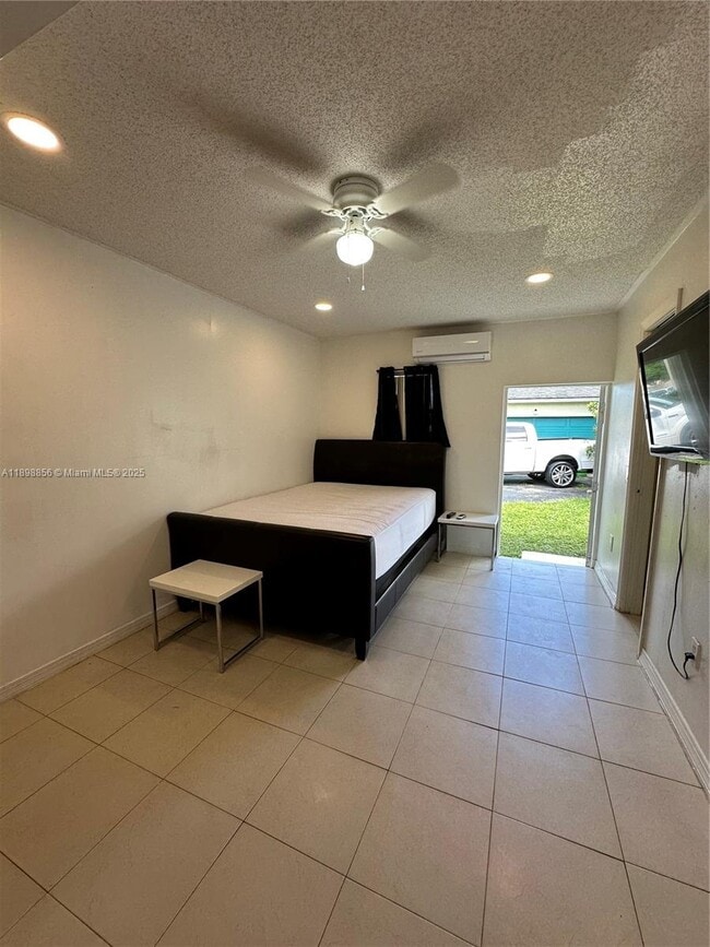 Building Photo - 11050 NW 28th St Unit 11050