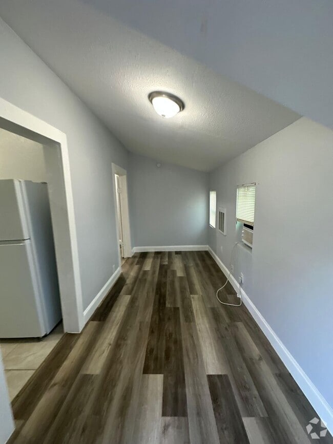 Building Photo - 510 Willow Branch Ave Unit 3 Rental