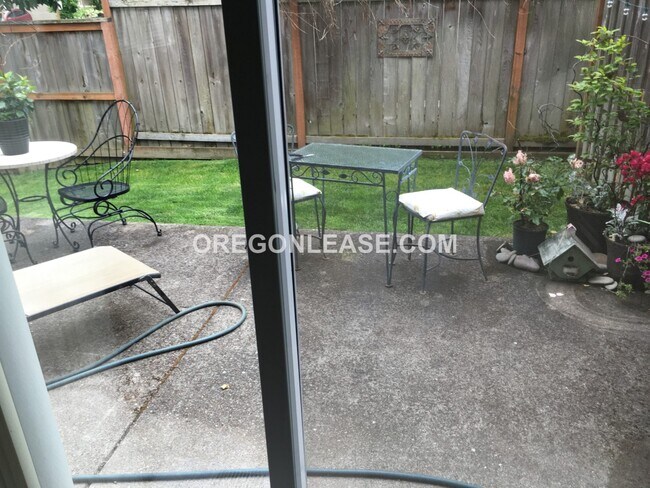 Photo - 3 bed 2.5 bath townhome in North Eugene Unit 2496 Belle Terra Dr
