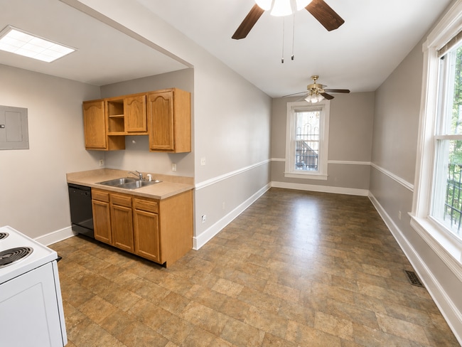 Building Photo - 1228 S Brook St Unit 2