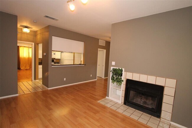 Building Photo - 806 W 24th St Unit 208 Rental
