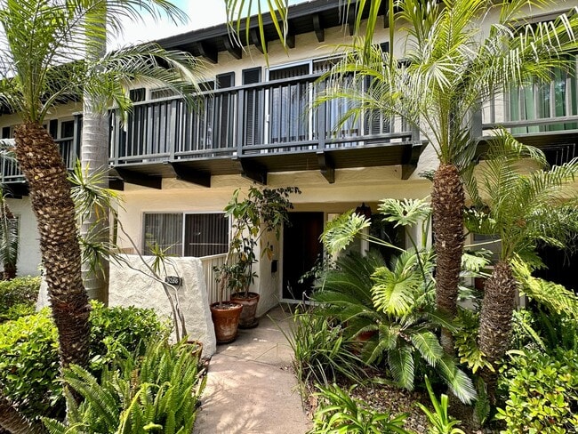 3266 Loma Riviera Dr