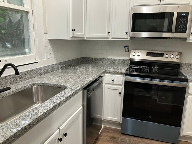 Photo - 2207 Bell St