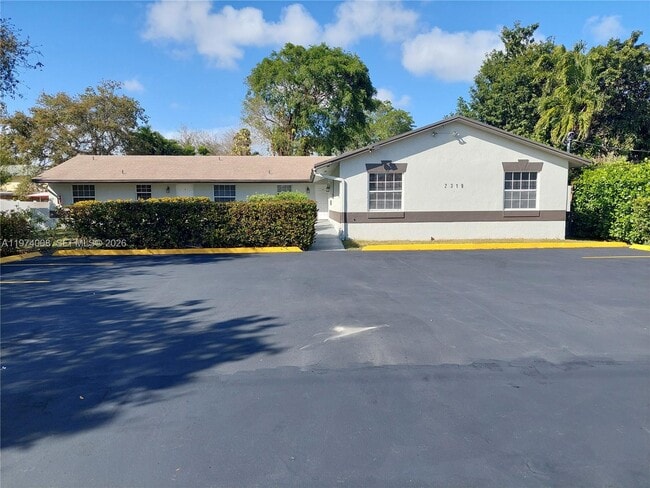 Building Photo - 2319 Johnson St Unit 4