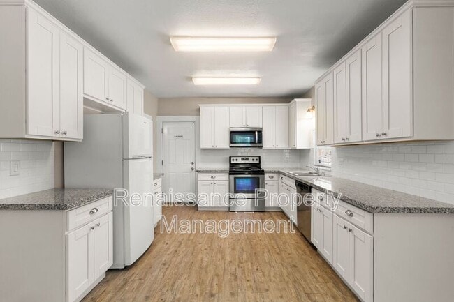 Photo - 400 E Ellis St