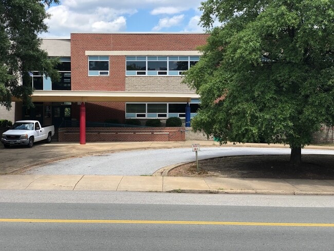 Photo - 1019 W Leigh St Unit Apt #1st Fl