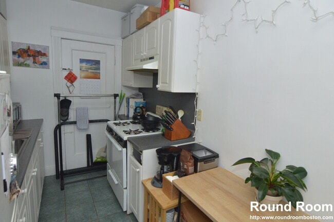 Building Photo - 28 Sidlaw Rd Unit 28