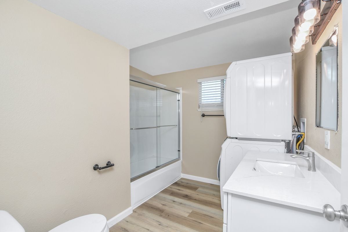 Photo - 612 W 15th St Unidad B