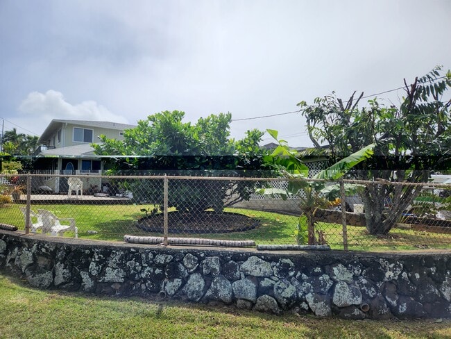 Fenced in front yard - 1105 Nanialii St Unit A