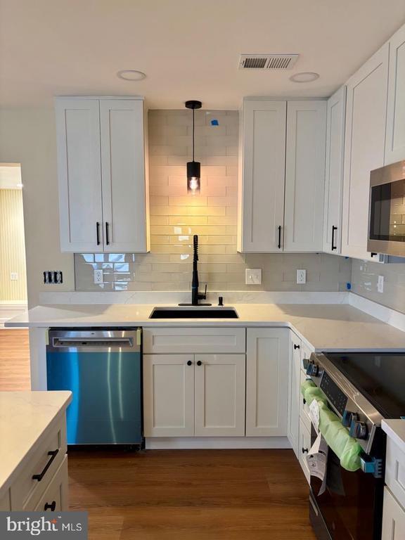 Photo - 9021 Taylor St