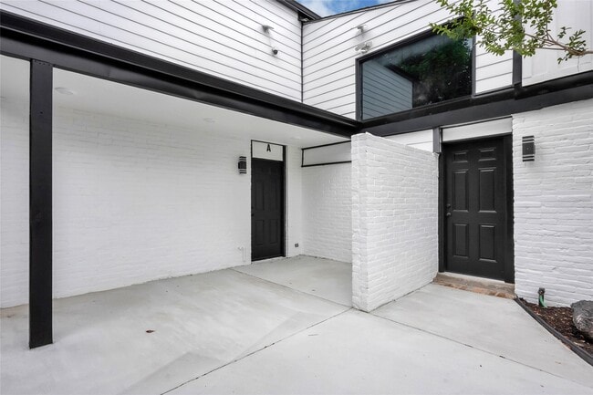 Building Photo - 7 Briar Dale Ct Unit A