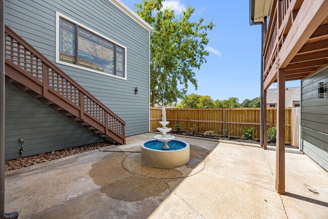 Photo - 2926 Meadowcreek Dr