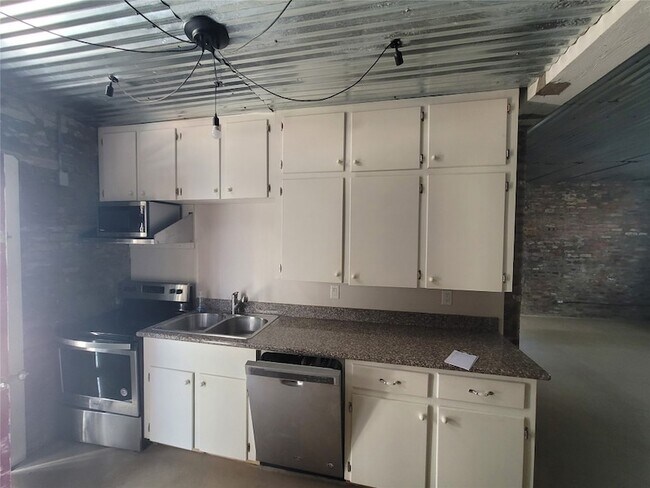 Photo - 1407 Broadway Avenue J