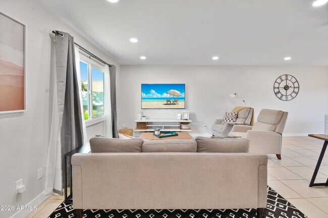 Photo - 5909 N 81st St