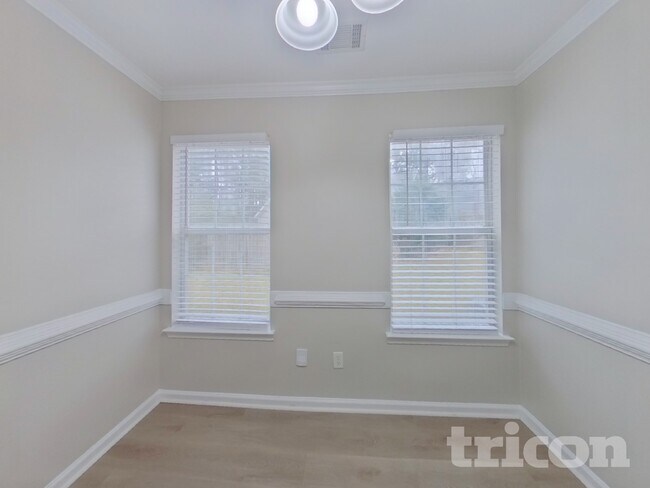 Photo - 708 Percevil Point