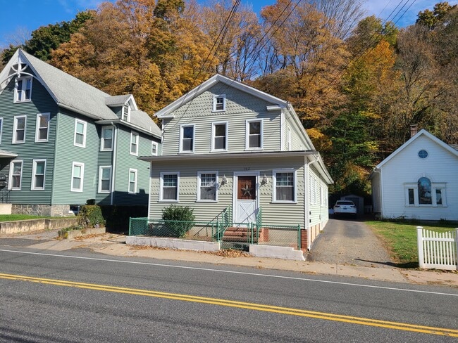 Photo - 143 Derby Ave Unit 2nd Floor