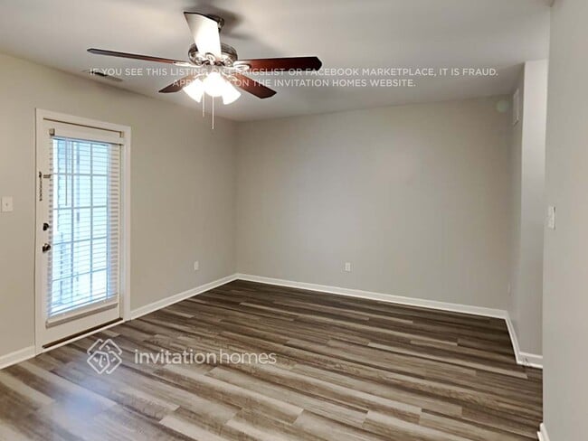 Photo - 406 Whitehall Ct