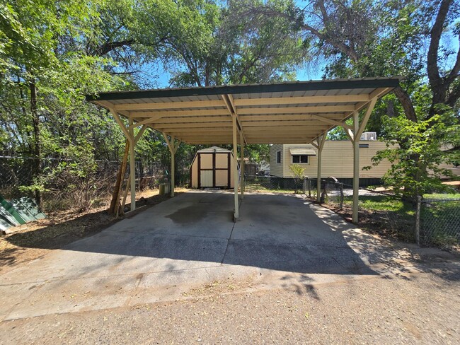 825 E Ottley Ave