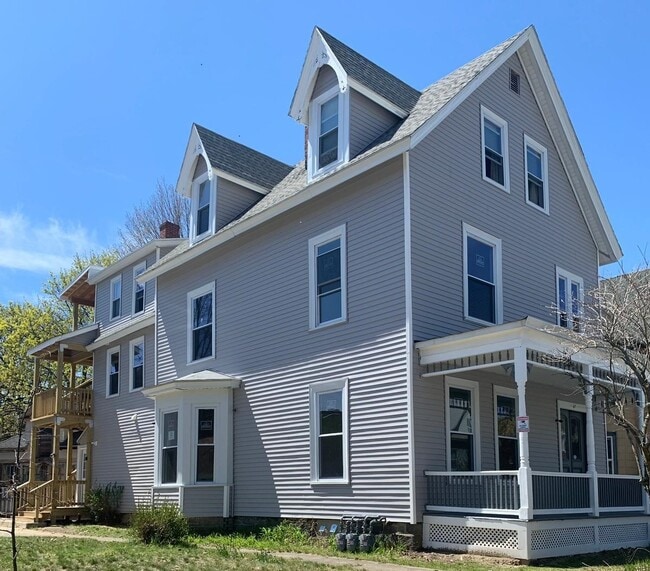 Building Photo - 47 Maywood St Unit 3