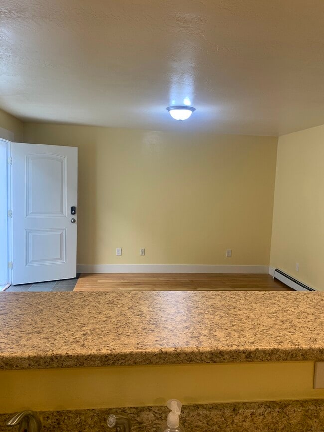 Photo - 316 W Broadway St Unidad B