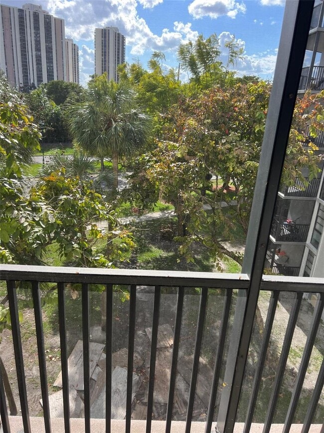 Photo - 3301 N Country Club Dr Unidad 407