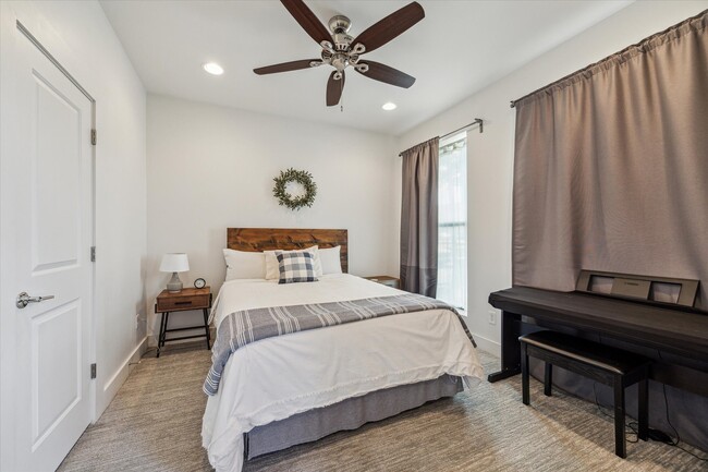 Photo - 2118 Sabine St