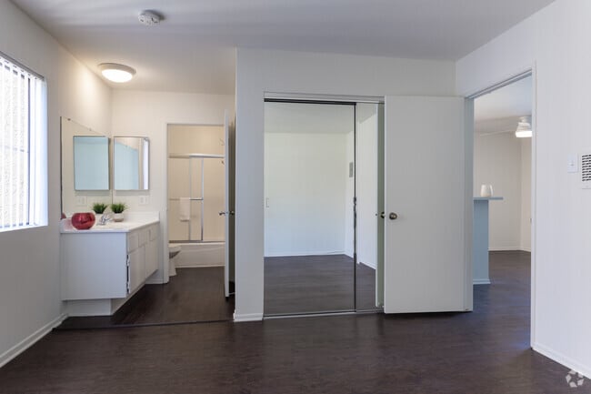 1BR, 1BA - 102