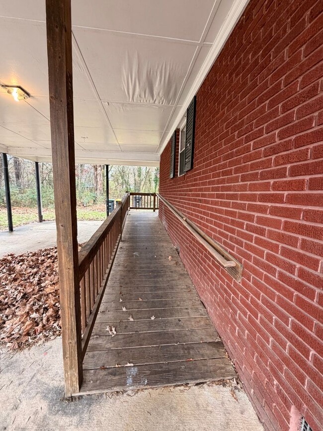 Photo - Brick 3/1.5 House in West Rome- $1,250