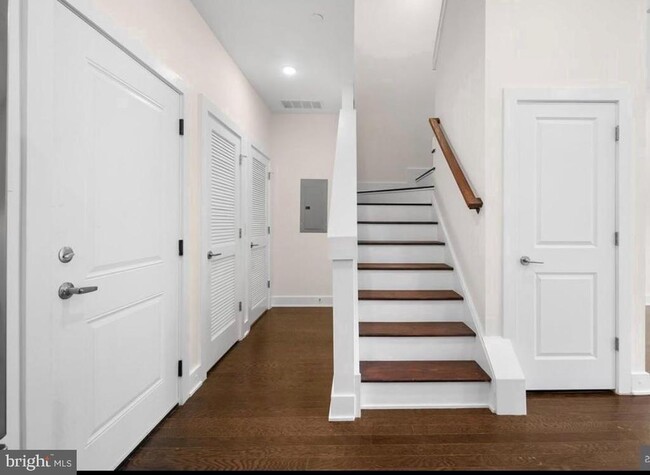 Building Photo - 961 Shackamaxon St Unit 4