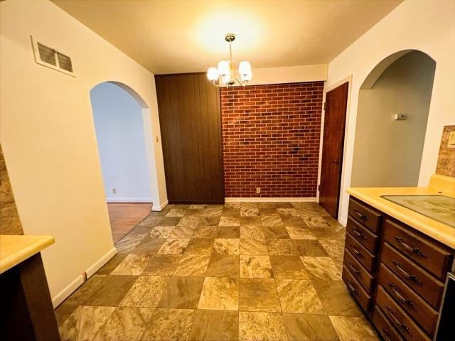 Photo - 6152 Victoria Ave