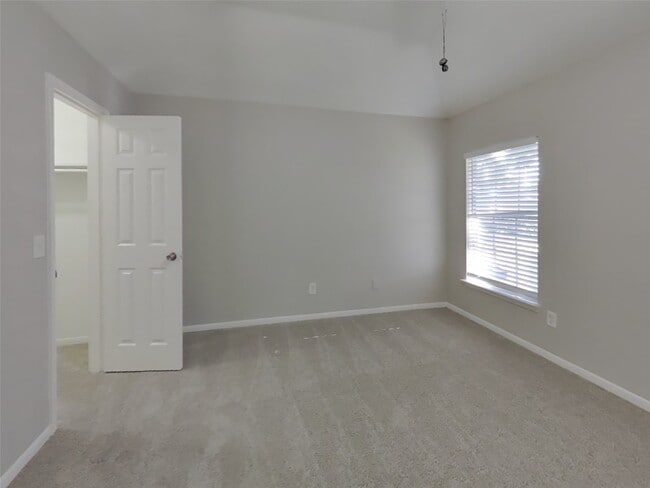 Photo - 18139 Lake Bend Dr