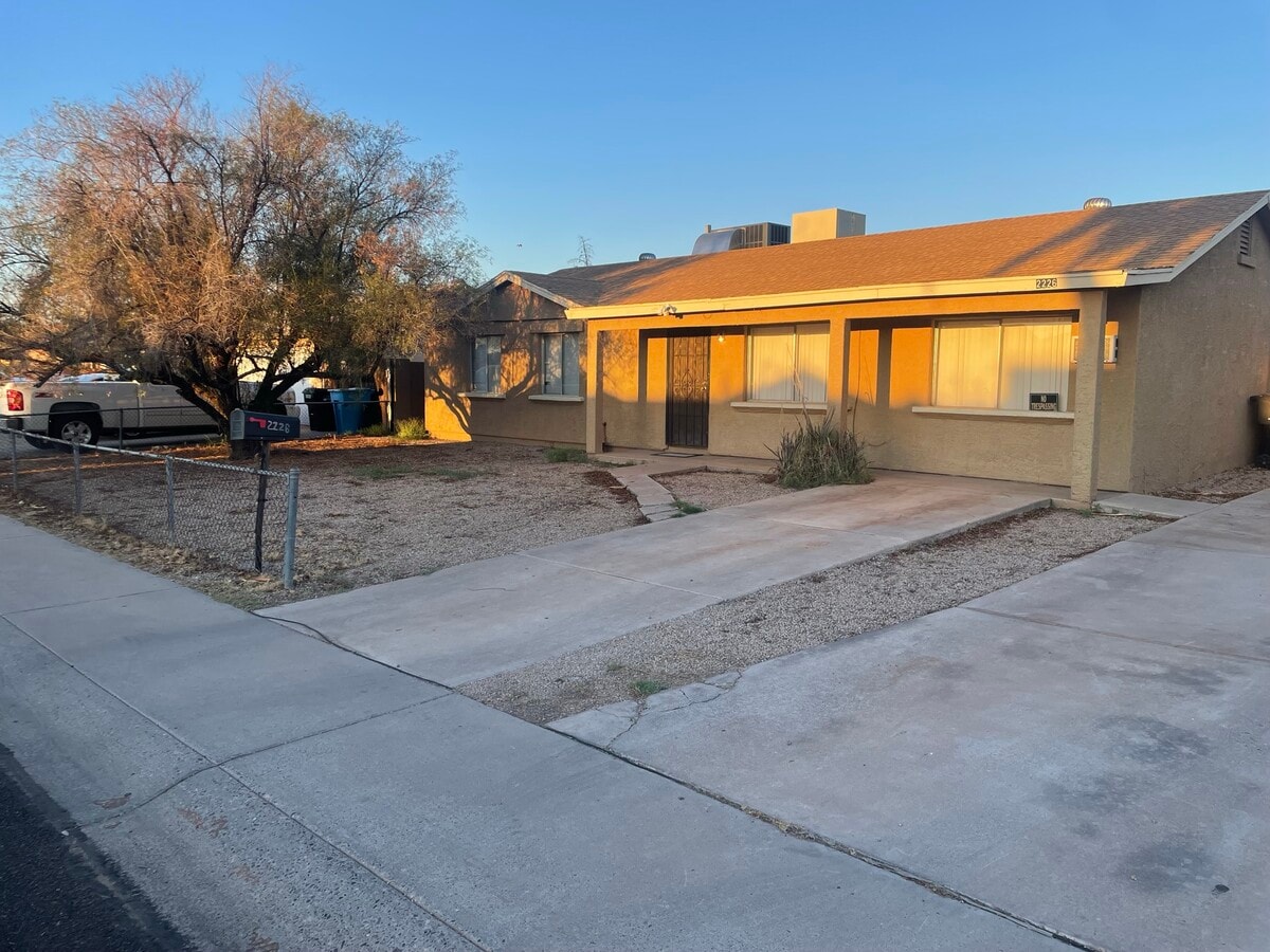 Four Bedroom Two Bath Large Backyard - Four Bedroom Two Bath Large Backyard House
