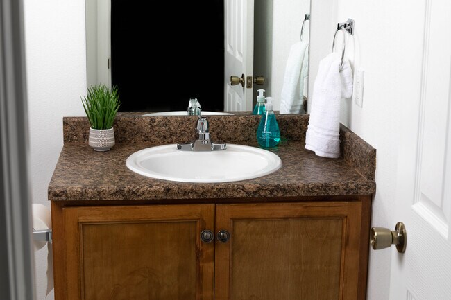 Photo - Desert Oak Apartments