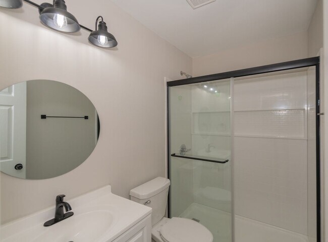 Photo - 525 Baker Cir NW