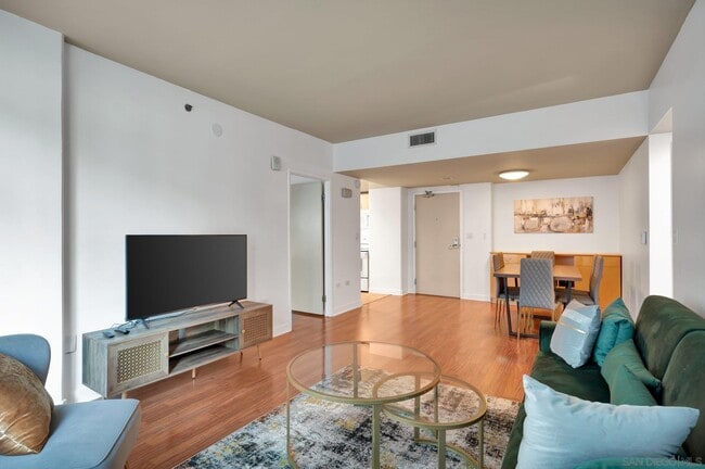 Photo - 425 W Beech St Unit 308