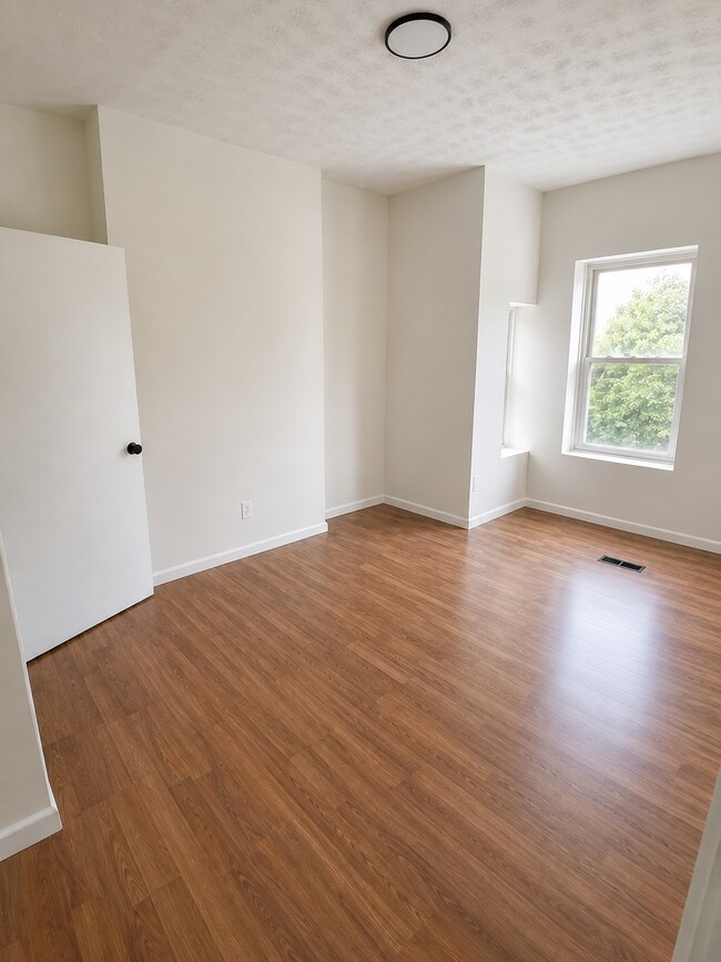 Photo - 103 W 9th Ave