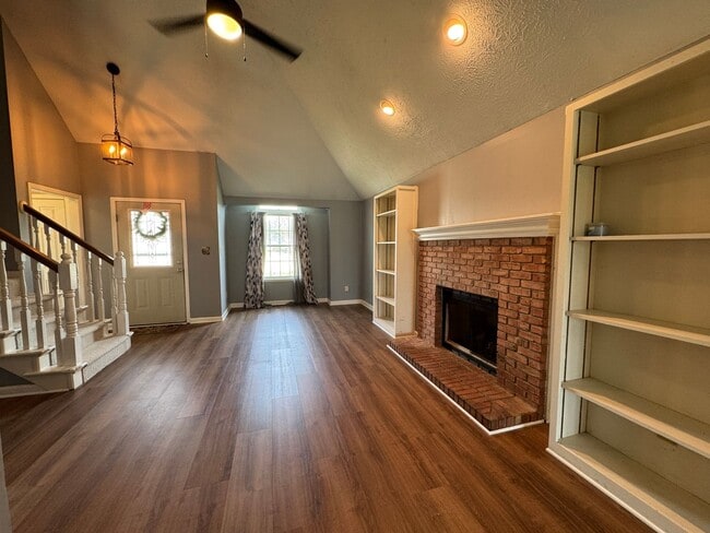 Photo - 1049 Mustang Ct