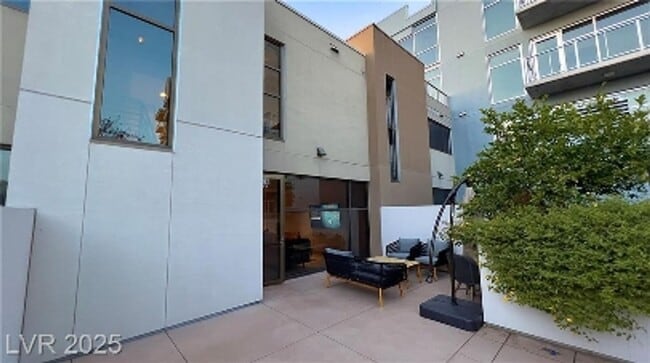 Building Photo - 353 E Bonneville Ave Unit 1