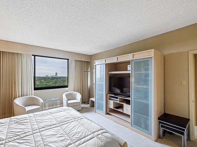 Photo - 49 Briar Hollow Ln Unit ID70002