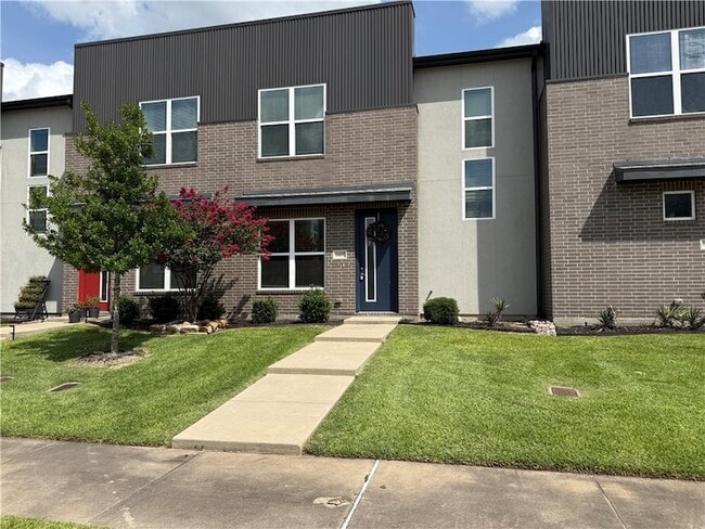 Building Photo - 2425 Chinook Wy