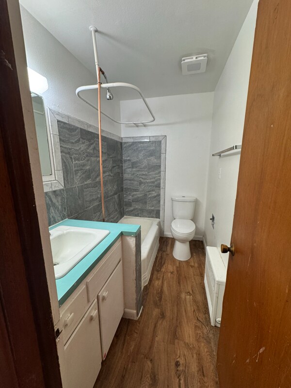 Photo - 302 W 7th St