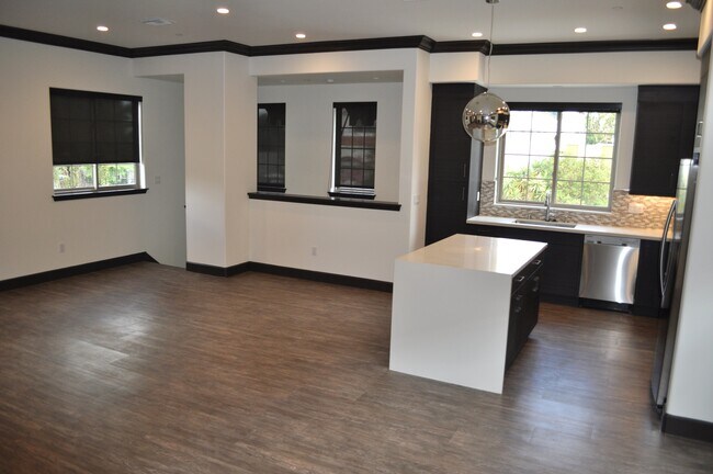 Photo - 4335 Bloomfield Ln