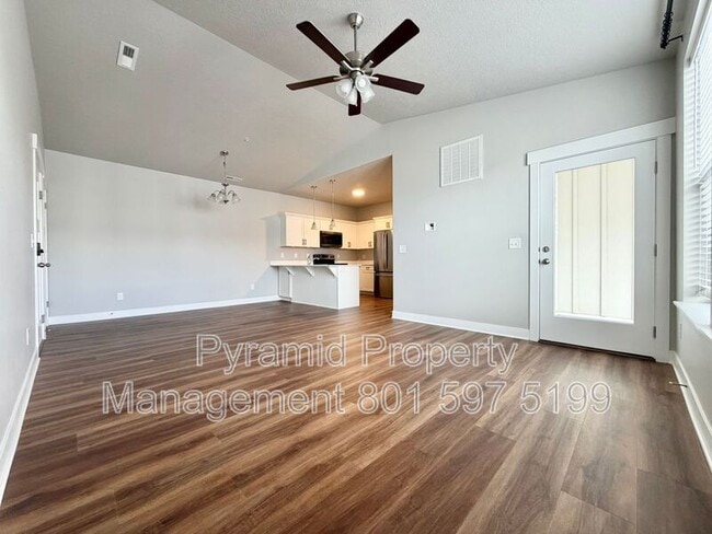936 W Big Ben Ln